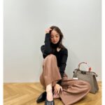 Nozomi Sasaki Instagram - 🖤🤎🩶

#FendiPeekaboo #PR
@fendi