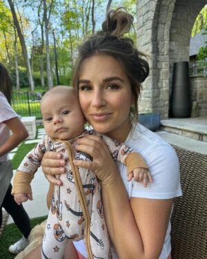 Jessie James Decker Instagram - My sis in law @aligreen13 says Denver looks like me and snapped this pic to show me just now .  I know my children mostly look like their daddy but it made me feel good to hear😂 do yall see it?