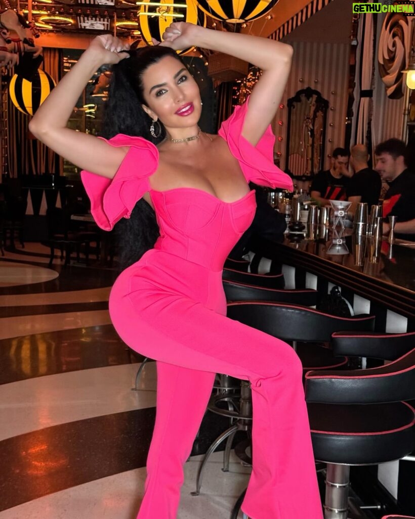 Lamitta Frangieh Instagram - Shine deep brightly @FashionNova 🩷 
- date night lineup bandage jumpsuit pink 
.
.
.
#fashionnovababe #fashionnovadress #fashionnovapartner #fashionnovaambassador #fashionstyle #fashionnovacurves #lamittafrangieh