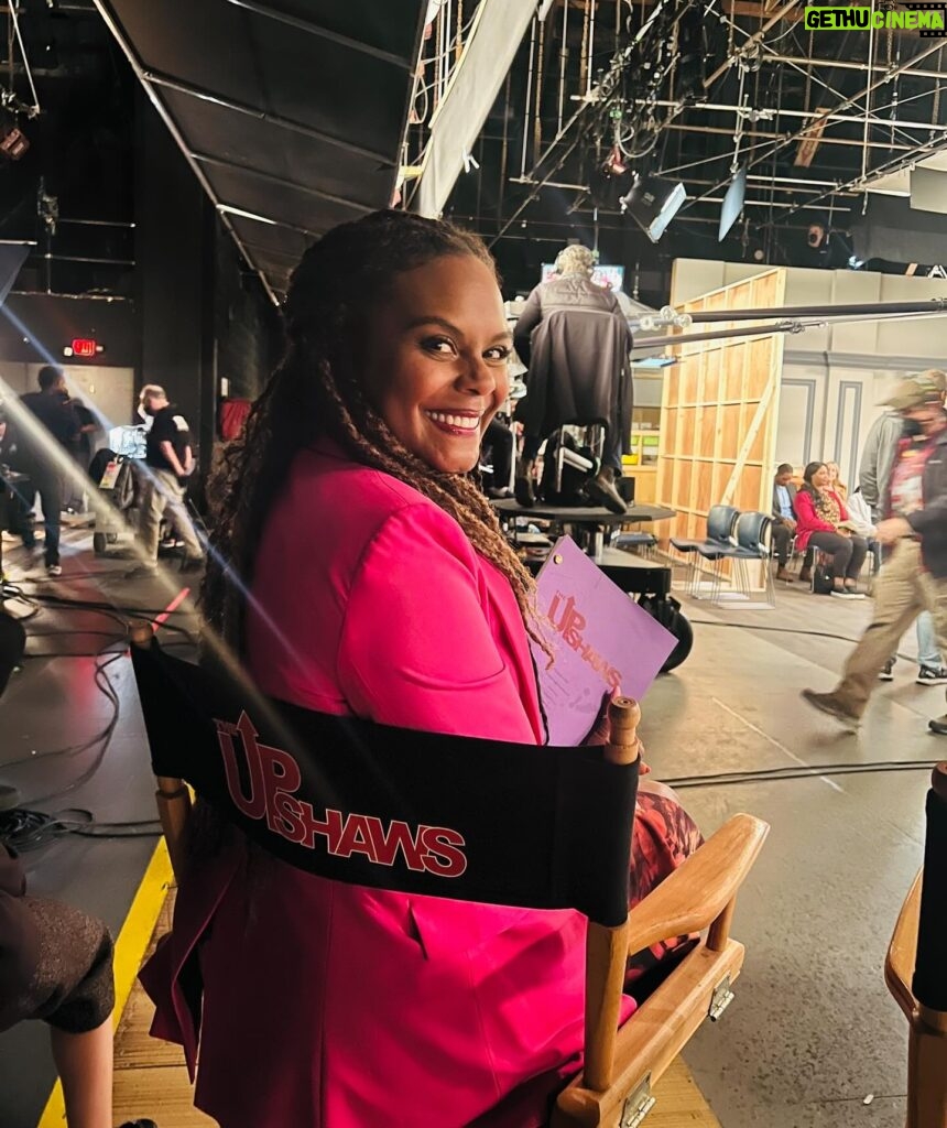 Tabitha Brown Instagram - Dear little Tab: It’s getting better and better🎉
🙌🏾🙌🏾OOOHHH GOD I THANK YOU🙌🏾🙌🏾🙌🏾
Thank you @kimfieldsofficial and @iamwandasykes for thinking of me❤️. I’m so grateful❤️. A time was surely had🙏🏾. Catch me on @theupshawsnetflix streaming now❤️ #tabithabrown #actress #grateful