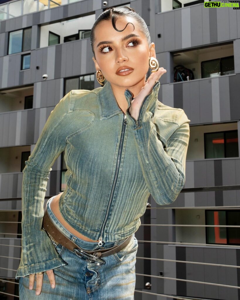 Isabela Merced Instagram - Turtles Boots the House Down 🐢🌀✨💅🏽
S/o to @_miazaki_ for the photos & @diesel for the fit & @chloeandchenelle for finding these thought spiral earrings for me!!! Turtles All the Way Down May 2nd on @streamonmax TELL EVERYONE 🗣️🫂