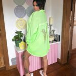 Katie Price Instagram – Really enjoying my short natural hair 💚 what do you all think? Short or long? xx 
Angel wing shirt from @jyyldn 
ad