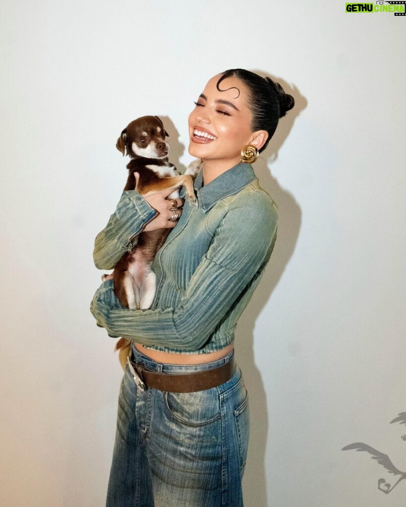 Isabela Merced Instagram - Turtles Boots the House Down 🐢🌀✨💅🏽
S/o to @_miazaki_ for the photos & @diesel for the fit & @chloeandchenelle for finding these thought spiral earrings for me!!! Turtles All the Way Down May 2nd on @streamonmax TELL EVERYONE 🗣️🫂