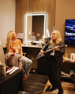 Kelsea Ballerini Instagram - thank you for an incredible time, austin. i sure do love you @cmt awards. ❤️