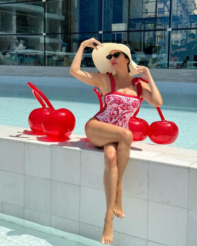 Lamitta Frangieh Instagram - Une Cerise 🍒 outfit @vioye_us 
.
.
#red #redswumsuit #spring #swimwearfashion #dubai #lamittafrangieh #mom#model #lifestyle