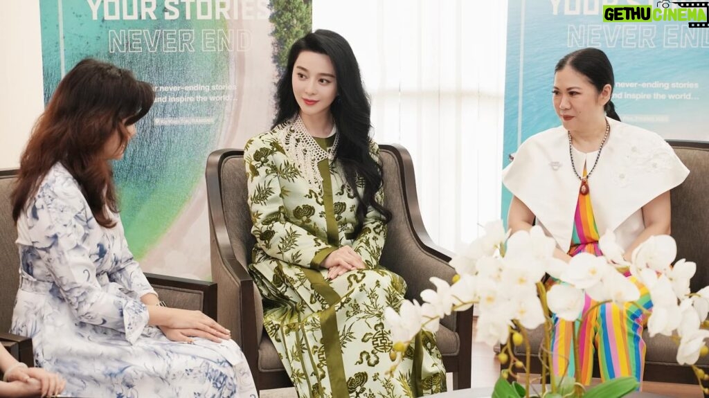 Fan Bingbing Instagram - Grateful for the warm hospitality, @tourismthailand 🫶
Thank you for all the gifts! ขอบคุณ ค่ะ 💚

Photographed by: @zhao.pt