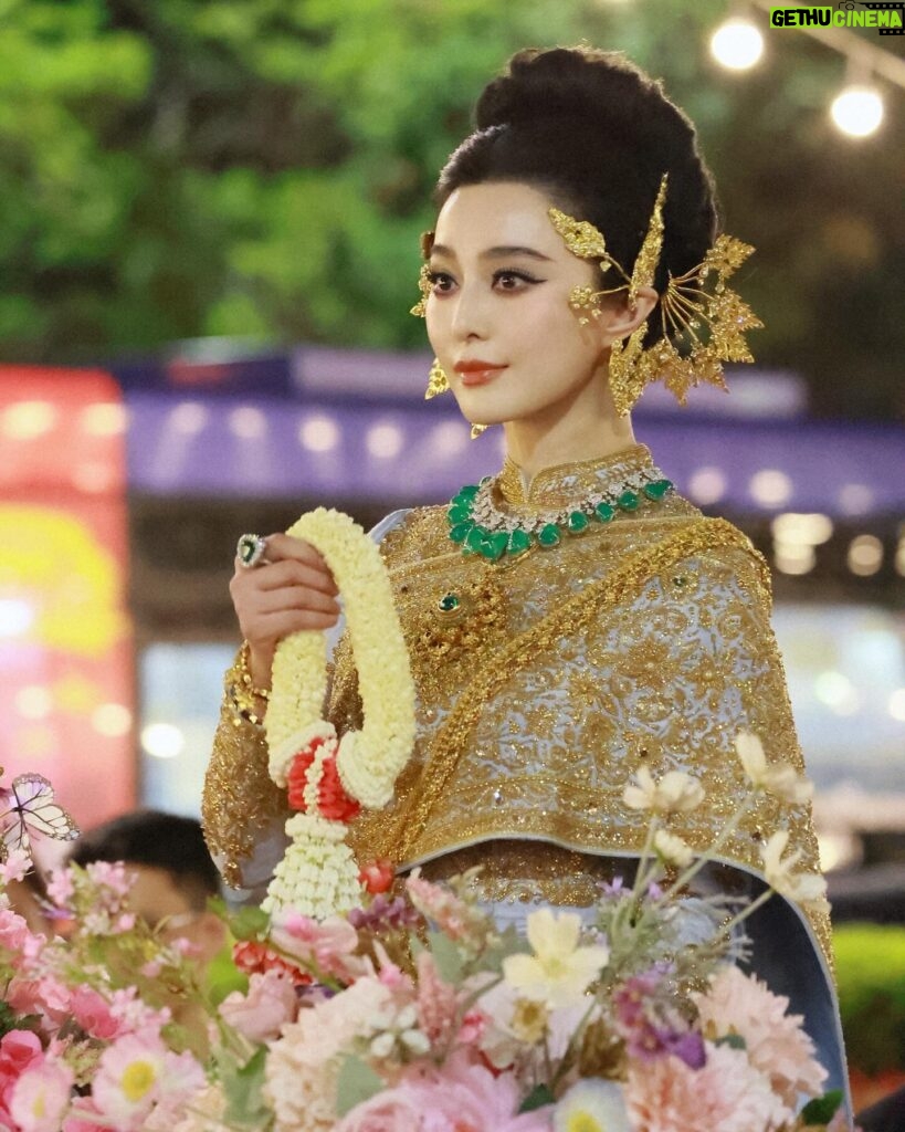 Fan Bingbing Instagram - Hello Thailand! ✨ Sending warm wishes for a blessed and joyful Songkran! 🌟💐🥰