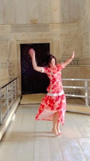 Beauty Gonzalez Instagram - Inside such a beauty, i just had to twirl. 😊
So happy to have finally seen the Taj Mahal.
