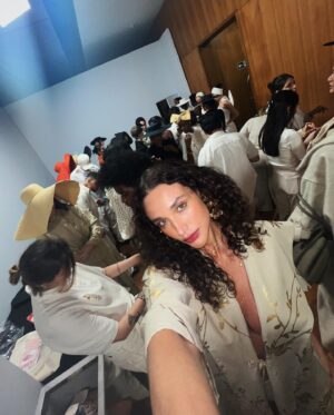 Débora Nascimento Instagram - Prosopopeia de @analuisafern.andes 
@aluf_____ ##SPFW 

styling @larissalucchese 
beleza @mikasafro