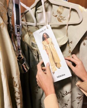 Débora Nascimento Instagram - Prosopopeia de @analuisafern.andes 
@aluf_____ ##SPFW 

styling @larissalucchese 
beleza @mikasafro