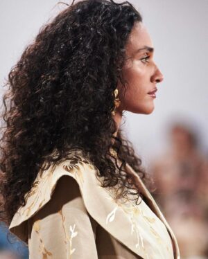 Débora Nascimento Instagram - Prosopopeia de @analuisafern.andes 
@aluf_____ ##SPFW 

styling @larissalucchese 
beleza @mikasafro