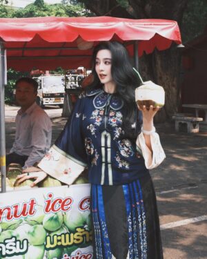 Fan Bingbing Thumbnail - 118.3K Likes - Most Liked Instagram Photos