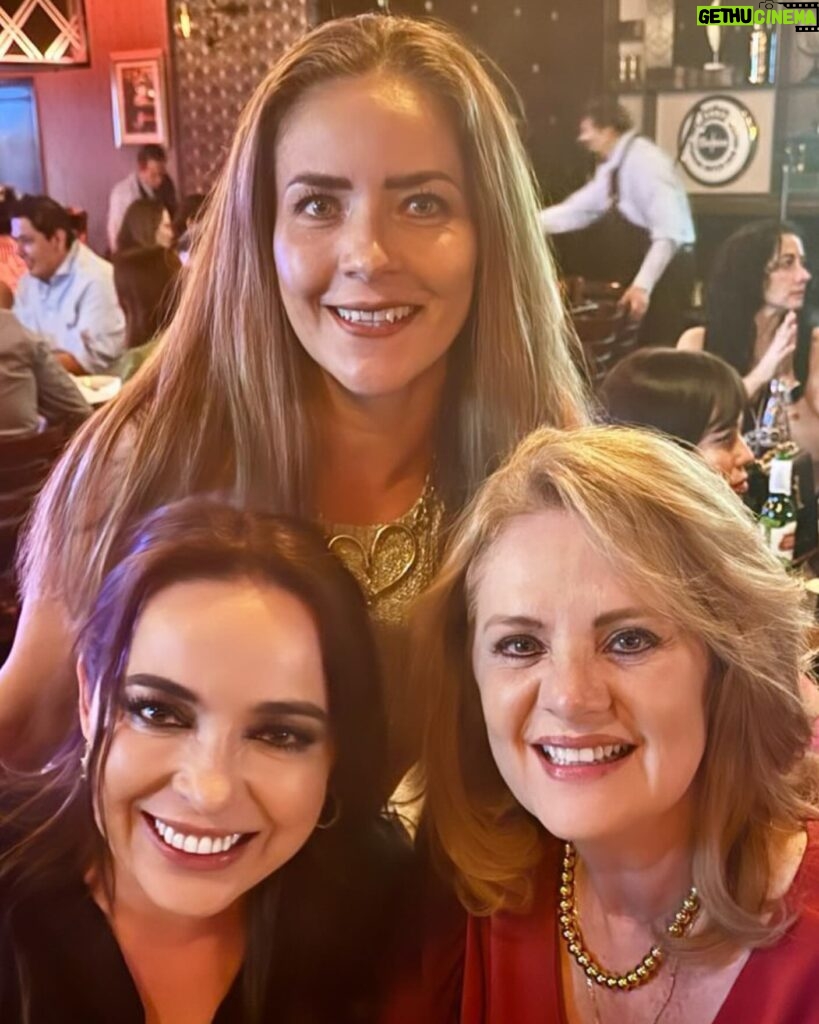 Erika Buenfil Instagram - Sábado por la noche. @buyoyina @ginesandraibarra