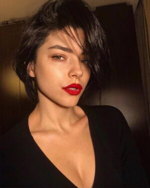 Merve Boluğur Instagram - 👅
