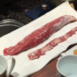 Hyomin Instagram - 프레인 빌라 바틀샵 첫 고객 여기요🙋🏻‍♀️ 첫 고객인 만큼 첫 번째 앰버서더는 제가 욕심 내보겠습니다..🙇🏻‍♀️ㅎㅎㅎ 재래돼지와 난면으로 시작해 ㅇㅈㅇ대표님의 팬미팅으로 끝난 어제의 식사. 황홀했던 솔라이아와 뱅베의 와인에 면은 덤이요..🐷 우동면은 두께가 3.5로 나와야 하는데 3.3 이 나왔다며 안타까워하던 은성 대표님... 저희는 팔 두께 말고는 중요한 게 없어요... 물론 고기는 두꺼울수록 좋습니다만🐷 아무튼 나 어제부터 앰버서더 된거같은데 이제 뭐하면 되징? 음음음