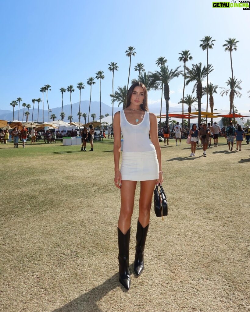 Olivia Culpo Instagram - All the Coachella tingssss 🌴🍔🎡