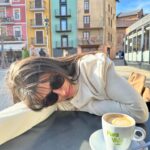 Mina Al Sheikhly Instagram - ملخص برشلونة بالبوم و ذكريات تخبل ♥️

تنويه يا جماعة الخير ! لكثرة الاسئله و التحليلات 

اني حامل بالشهر الخامس ! و اعلنت بعد مثبت الحمل 🥰
و شفت الوقت المناسب 🙏

اما الفيديو فهذا مصور قبل ٤ اشهر 😂 يعني اول معرفت اني حامل

و هذا جان حل المعدلة الصعبة  التي دوخت العالم 😂 

و شكراً 

#myhappymoments #minasjourney