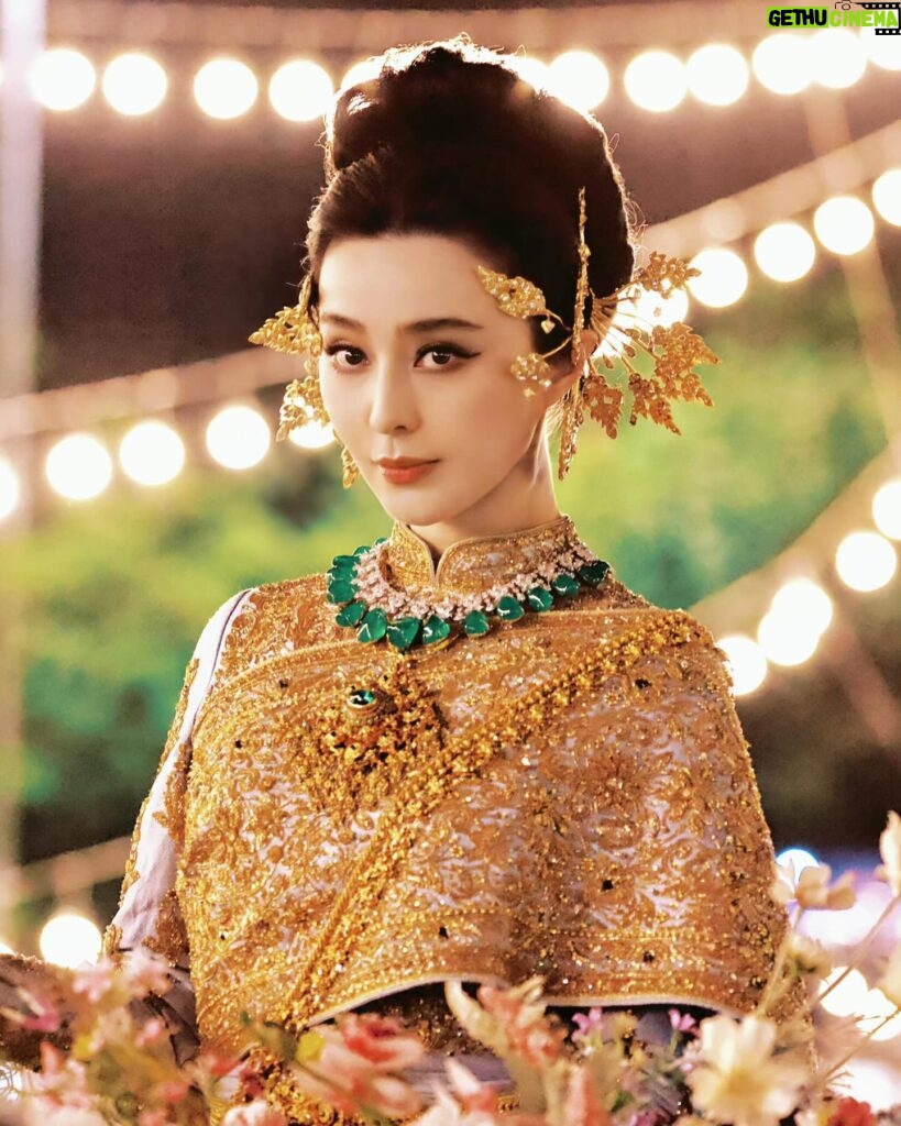 Fan Bingbing Instagram - 💛💛💛

Costume: @vanuscouture_official @sunvanus @aomnapat, coordinated by @wishgui3
Makeup: @huyiyin8 @_christopherbu_ 
Hair: @copong 
Jewels: @beautygems_official and MBUND (China)
Photography: @zhao.pt, @iponz32, @gypsyliberty, Sepmoon日记本
PR & Management: @jerseychong @mattie_ma 
Special Thanks: @tourismthailand @iamthapanee @thailandtgttxw