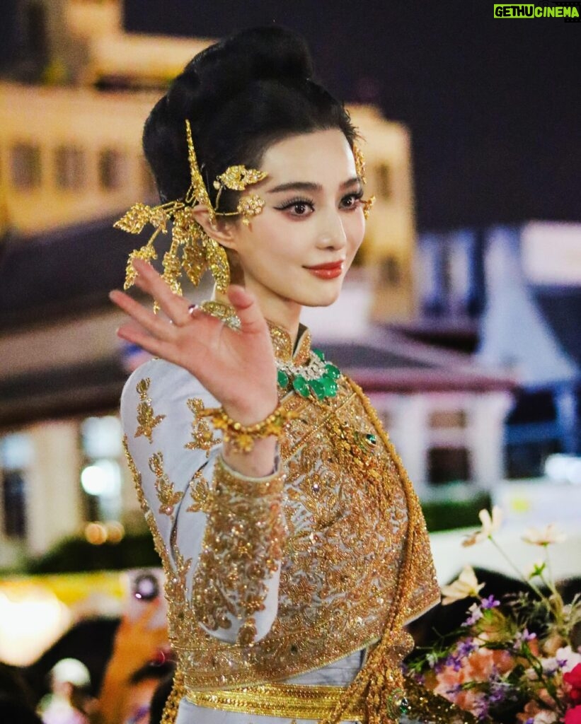 Fan Bingbing Instagram - 💛💛💛

Costume: @vanuscouture_official @sunvanus @aomnapat, coordinated by @wishgui3
Makeup: @huyiyin8 @_christopherbu_ 
Hair: @copong 
Jewels: @beautygems_official and MBUND (China)
Photography: @zhao.pt, @iponz32, @gypsyliberty, Sepmoon日记本
PR & Management: @jerseychong @mattie_ma 
Special Thanks: @tourismthailand @iamthapanee @thailandtgttxw