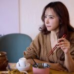 Jolin Tsai Instagram - 像極了吃很飽的旅行青蛙 
貴陽一姐折耳根本根
#uglybeauty2024finale貴陽站