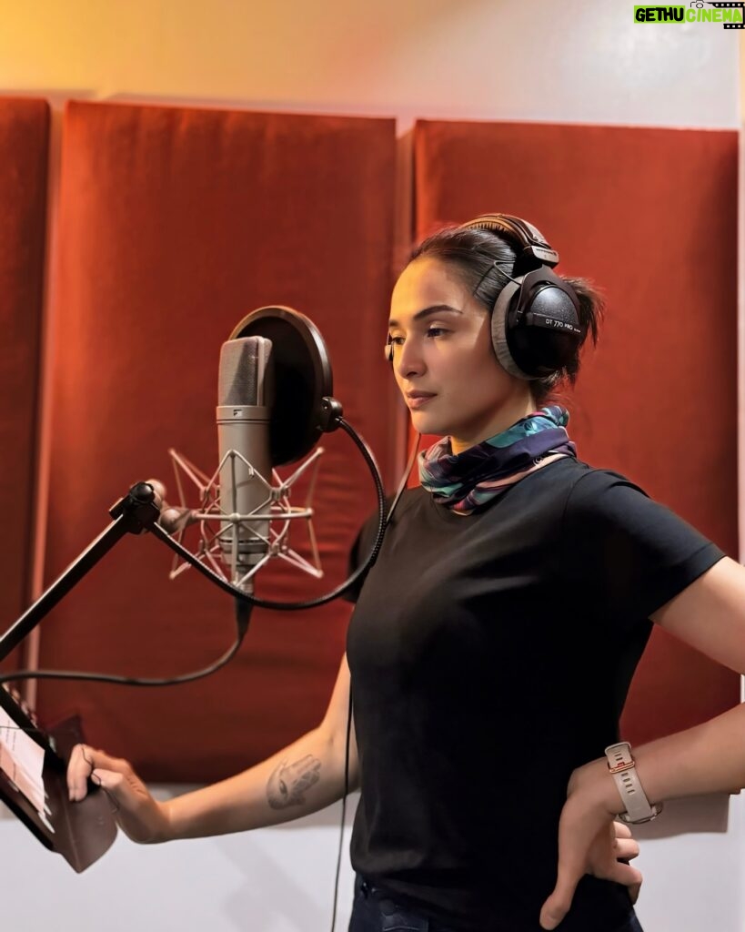 Jennylyn Mercado Instagram - Something special is brewing in the studio. 🎧🎤 Can't contain my excitement to share it with you bessies!🥰 Dropping soon! 🤍@starmusicph @jonathanmanalo