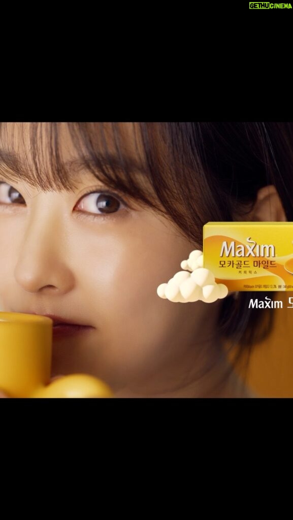 Park Bo-young Instagram - 집중 집중 집중💛

맥심 모카골드 @maxim_coffee_mix