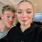 Julia Beautx Instagram - tschüssi Seoul, you really warmed my soul 🥹 

1. ich hab ein süßes koreanisches Rentnerpärchen mit KI einfach entfernt weil die zu präsent im Bild waren und jetzt fühl ich mich schlecht 
2. im koreanischen Wasser befindet sich irgendwas, das toll für meine Haut ist
3. Joeys Schokoladen Attacken sind wiederum nicht ganz so gut für meine Haut 
4. Das hier ist wiederum gut für meine Haut. Und meine Seele. Das war schön und ich will noch mal 
5. schön bunt hier 
6. ich wette ihr habt jetzt alle n Ohrwurm, ich hab nämlich schon wieder einen 
7. Ja, ich hab Haare über meinem Mund und DAS IST NORMAL ihr Opfer die meinen sexy Damenbart beleidigt haben 
8. der Mann fotografiert jede Pflanze, die er finden kann. Für mich sind das alles Disteln, weil sie alle gleich aussehen. 
9. Peace von euren Pad Thai Tofu gesättigten Mäusen 
10. Daumen hoch von euren Croffle (Croissant gebacken im Waffeleisen) mit Erdbeeren und Sahne gesättigten Mäusen