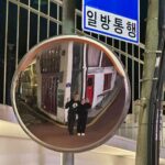 Julia Beautx Instagram - tschüssi Seoul, you really warmed my soul 🥹 

1. ich hab ein süßes koreanisches Rentnerpärchen mit KI einfach entfernt weil die zu präsent im Bild waren und jetzt fühl ich mich schlecht 
2. im koreanischen Wasser befindet sich irgendwas, das toll für meine Haut ist
3. Joeys Schokoladen Attacken sind wiederum nicht ganz so gut für meine Haut 
4. Das hier ist wiederum gut für meine Haut. Und meine Seele. Das war schön und ich will noch mal 
5. schön bunt hier 
6. ich wette ihr habt jetzt alle n Ohrwurm, ich hab nämlich schon wieder einen 
7. Ja, ich hab Haare über meinem Mund und DAS IST NORMAL ihr Opfer die meinen sexy Damenbart beleidigt haben 
8. der Mann fotografiert jede Pflanze, die er finden kann. Für mich sind das alles Disteln, weil sie alle gleich aussehen. 
9. Peace von euren Pad Thai Tofu gesättigten Mäusen 
10. Daumen hoch von euren Croffle (Croissant gebacken im Waffeleisen) mit Erdbeeren und Sahne gesättigten Mäusen