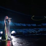 Jolin Tsai Instagram - 雨中即時生效的浪漫約會
#溫州四月雨
#uglybeauty2024finale溫州站 
#人間美人魚
