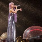 Jolin Tsai Instagram - 雨中即時生效的浪漫約會
#溫州四月雨
#uglybeauty2024finale溫州站 
#人間美人魚