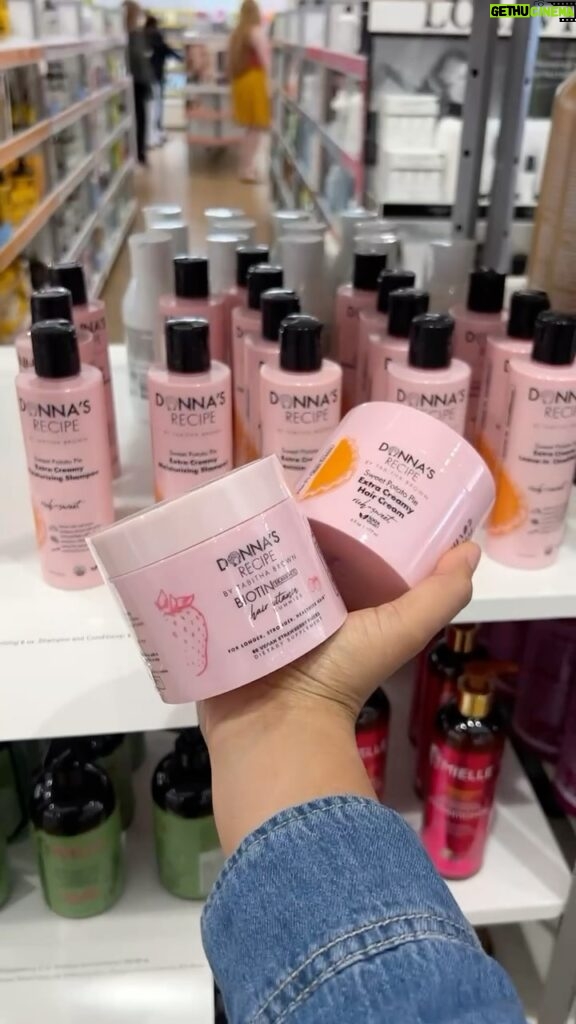 Tabitha Brown Instagram - Today is the last day of the Spring Haul Sale at @ultabeauty !! Make sure you stock up on your Donna’s Recipe for 30% OFF!

🎥 @_madamj 

#donnasrecipe #ultabeauty #tabithabrown #ultabeautyhaul #ultahaul