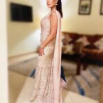 Hend Sabry Instagram - فرحتي كانت فرحتين في افتتاح #مهرجان_اسوان_الدولي_لافلام_المرأة و#تونس و المرأة التونسية تُكرّم في احدى أقرب المدن إلى قلبي .. أسوان الرائعة.. شكرا للقائمين على المهرجان و لأصحاب و صاحبات المعالي الّذين كرّموا السينما و المرأة التونسية من خلال تكريمي 🙏
Styled by @saeedramzi 
In @ramikadi 
Jewelry @glamour.jewellery 
MUA @sohakhoury 
Hair @alamodesalons
@aiwffestival