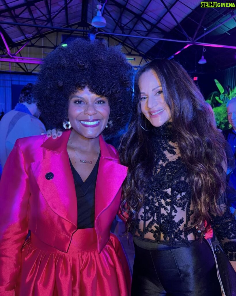 Tabitha Brown Instagram - Honored to have received the @mercyforanimals Love and Light award ❤️. Thankful to have my family and friends by my side tonight❤️. Here’s to spreading LOVE and LIGHT ❤️🙏🏾 #thankful #tabithabrown #vegans #plantbased 
Thank you @themichelelopez for my beautiful suit❤️ the pink was a hit!!