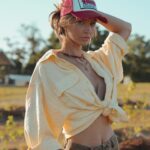 Rachel Cook Instagram - Happy earth day, Earth! Here’s to regeneration babyyy! Because without you 🌎, there’s no me. But without me, there’s still you. 😂 Get ready for farm girl mode! 😜 #earthday#regeneration#syntropy#syntropic#agroforestry#regerative#savesoil