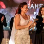 Hend Sabry Instagram - فرحتي كانت فرحتين في افتتاح #مهرجان_اسوان_الدولي_لافلام_المرأة و#تونس و المرأة التونسية تُكرّم في احدى أقرب المدن إلى قلبي .. أسوان الرائعة.. شكرا للقائمين على المهرجان و لأصحاب و صاحبات المعالي الّذين كرّموا السينما و المرأة التونسية من خلال تكريمي 🙏
Styled by @saeedramzi 
In @ramikadi 
Jewelry @glamour.jewellery 
MUA @sohakhoury 
Hair @alamodesalons
@aiwffestival