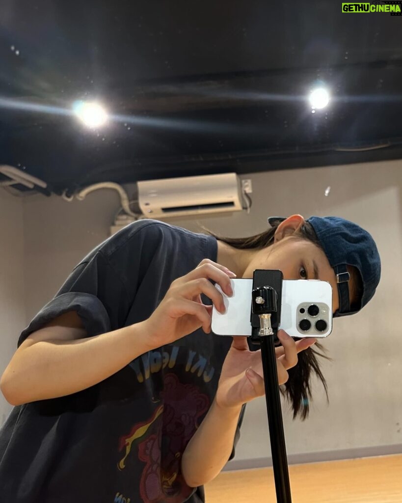 Park Ji-hu Instagram - 진짜징짜징챠 마지막 🐰 일요일엔 언제나 인기가요 정말로 안녕 💓