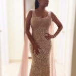 Hend Sabry Instagram - فرحتي كانت فرحتين في افتتاح #مهرجان_اسوان_الدولي_لافلام_المرأة و#تونس و المرأة التونسية تُكرّم في احدى أقرب المدن إلى قلبي .. أسوان الرائعة.. شكرا للقائمين على المهرجان و لأصحاب و صاحبات المعالي الّذين كرّموا السينما و المرأة التونسية من خلال تكريمي 🙏
Styled by @saeedramzi 
In @ramikadi 
Jewelry @glamour.jewellery 
MUA @sohakhoury 
Hair @alamodesalons
@aiwffestival