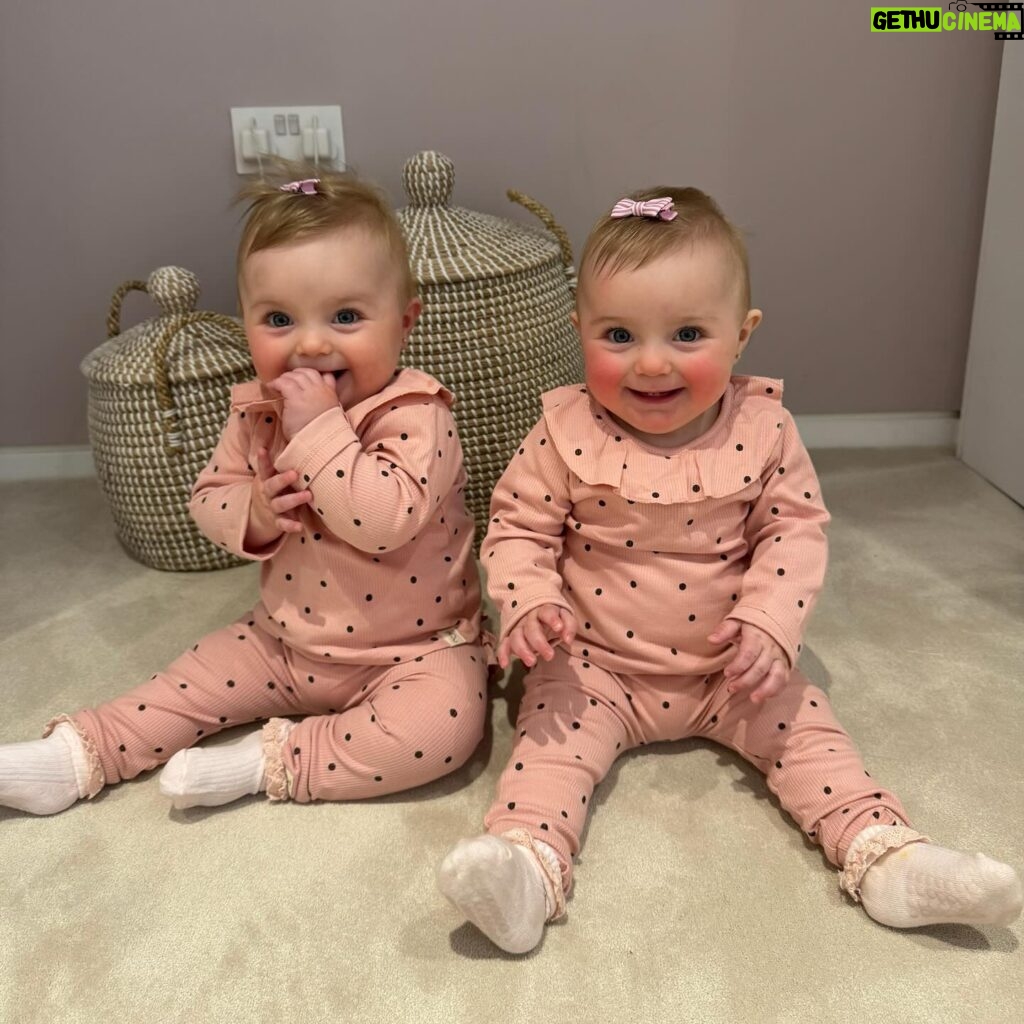 Dani Dyer Instagram - Twinnies aka evil sisters😂

How will you both be 1 next month🥺 the most special but hardest year ever🫶💖