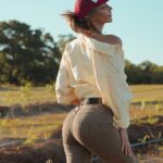 Rachel Cook Instagram - Happy earth day, Earth! Here’s to regeneration babyyy! Because without you 🌎, there’s no me. But without me, there’s still you. 😂 Get ready for farm girl mode! 😜 #earthday#regeneration#syntropy#syntropic#agroforestry#regerative#savesoil