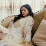 Mon Laferte Instagram - 🖤 Huele a peligro