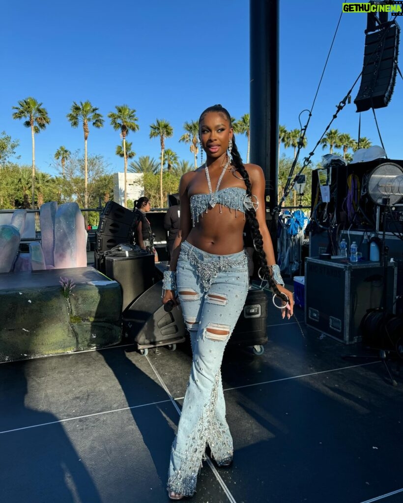 Coco Jones Instagram - In the desert looking like dessert 🦋

Shoutout my Capricorn sista @reneerapp for having me at Coachella😭