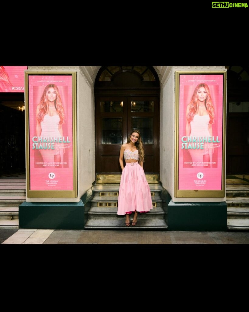 Chrishell Stause Instagram - Click the link in my story for BTS with @papermagazine & @pipbourdillon for the day of the show! Tagged everyone that helped pull this off-it was a team effort -THANK YOU!
But most importantly thank you for coming London and sharing your beautiful energy with me-it truly felt like everyone walked away having a great time and I could have hoped for nothing more! Till next time 💋

#London #LondonPalladium #upcloseandpersonal