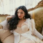 Mon Laferte Instagram - 🖤 Huele a peligro