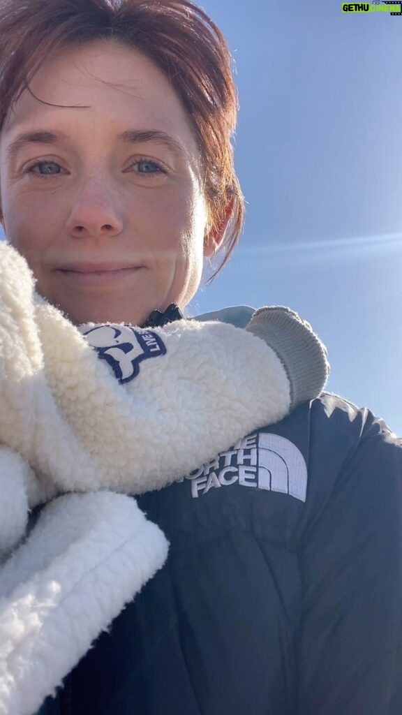 Bonnie Wright Instagram - Wind in our hair, sun in our eyes, skin touching skin. Feeling ever so lucky to be at home on our beautiful planet. Happy Earth Day! May you find and feel nature on your finger tips today 🌎✨