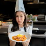 Sririta Jensen Instagram - What a fun cooking class!! 🫒👩🏻‍🍳🍽️ 
@thefoodschoolbkk
