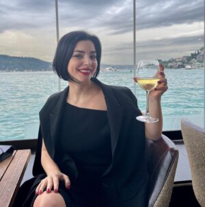 Merve Boluğur Instagram - Business toplantı 🙃