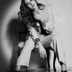 Amina Khalil Instagram - Swipe left ⬅️
And go watch “SHEQO” in cinemas today ! 

Shot by the lovely @soma_photography19 for the Riyadh premiere of our latest film.