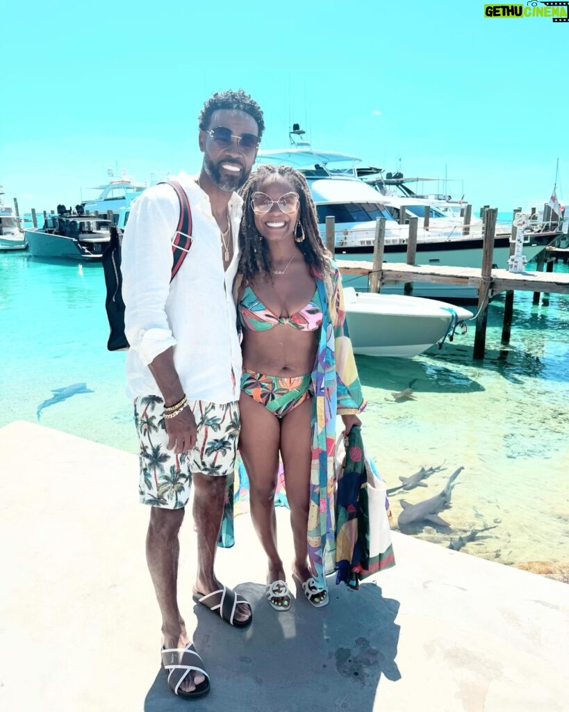 Tabitha Brown Instagram - Celebrating our anniversary with some of our favorite folks!! Thank yall so much for sharing this experience with us, we love yall!!! ❤️ @kevonstage  @mrskevonstage @catarah @losography @jontilleg @percydaggs #happyanniversary #bahamas #couples #fun #memories 
My bathing suit and coverup  @farmrio 
Sandals @gucci 
Faux locs @hairbyashnicole 
Sunglasses @chloe 
Half an ab from Abitha 😂💪🏾