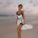 Rachel Cook Instagram - Back to the ocean this week to explore learn and play 😇