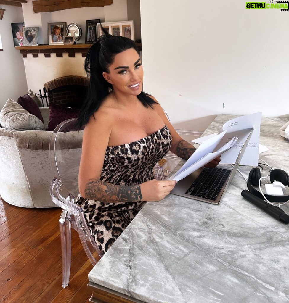 Katie Price Instagram - Full day proof reading my new autobiography Katie Price This Is Me 🤍🤍 so excited for you all to read this one xx Preorder from the link in my bio it’s out on the 18th July 😘
ad